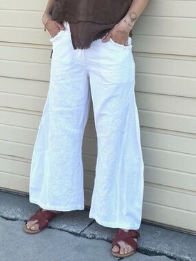White Wide-Leg Embroidered Women’s Jeans